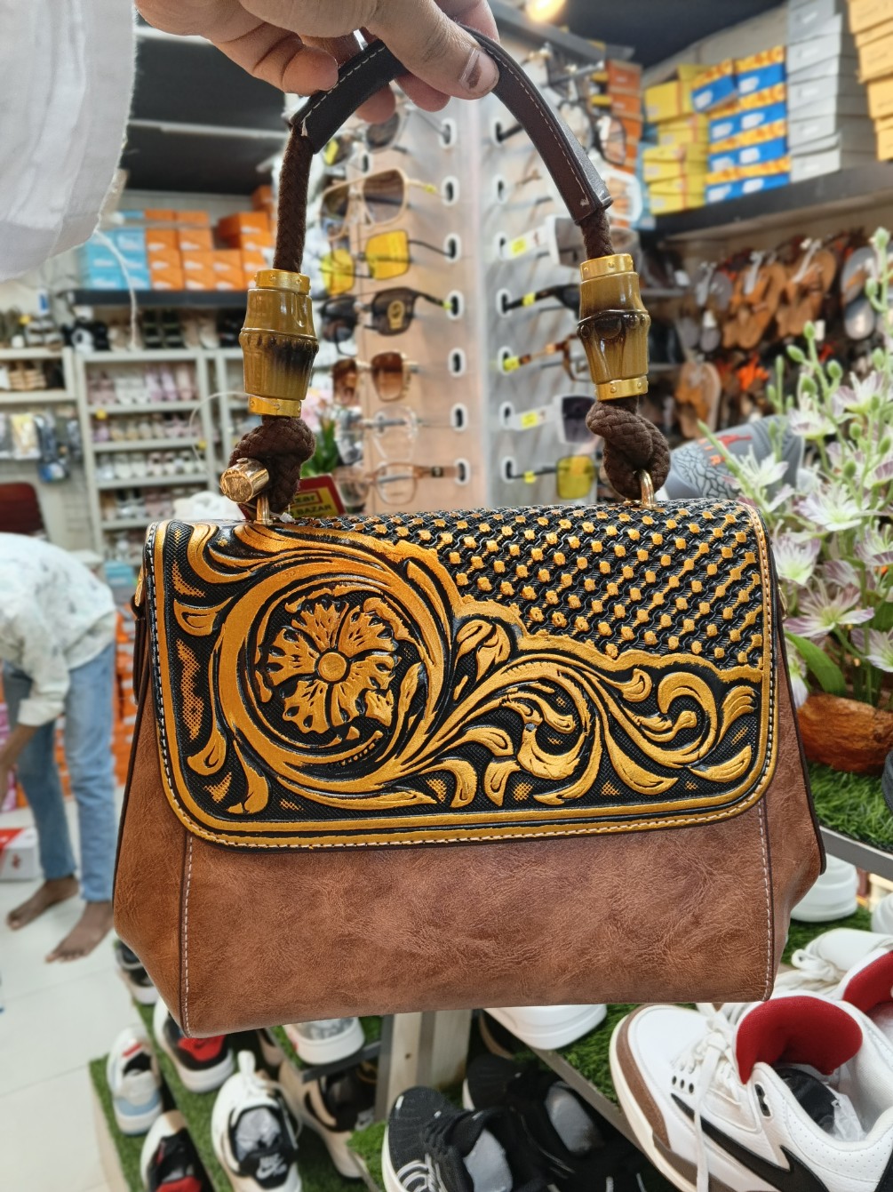 Luxurious Women Hand Bag